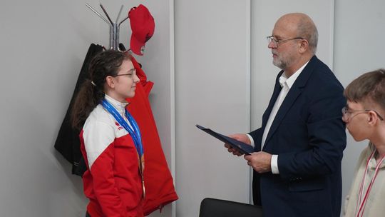 Zarząd Powiatu Szczecineckiego uhonorował sportowe talenty SOSW im. Jana Brzechwy: Maja Kuchar (brąz 60 m i srebro w sztafecie na Halowych Mistrzostwach Virtus w Ourense) oraz Marek Miślewski (dwukrotny mistrz Polski w narciarstwie)