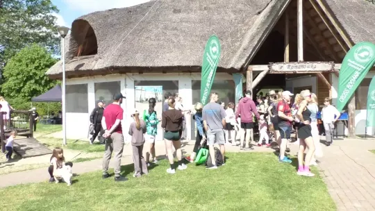 Cross Bociana w Nadleśnictwie Czarnobór. Biegacze, kijkarze i dzieci na trasach przy Romanówce