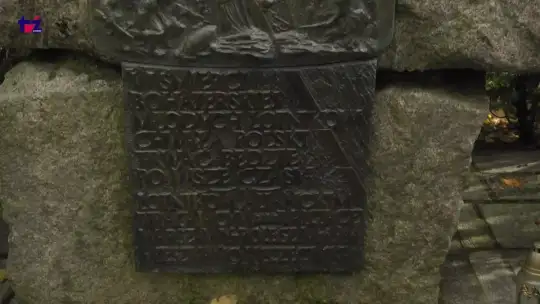 Odkrycie regionalistów: mogiła w Szczecinku nie upamiętnia alianckich lotników, lecz radzieckich — miasto wstawiło nową tablicę