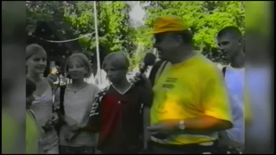 Pola i Maciek przypominają wiadomości TV Zachód sprzed 27 lat. W archiwalnym wydaniu z 1999 roku m.in. film o Bertoldzie Brechcie, szczecinecki zamek i wypoczynek nad Trzesieckiem