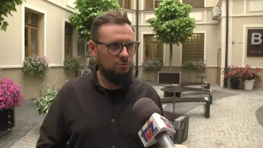 Szczecinek stawia na ekologię: ratusz rezygnuje z plastikowych butelek na rzecz dystrybutorów wody pitnej