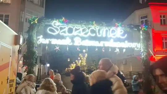 Trzy dni świątecznego jarmarku na Placu Wolności w Szczecinku: kolędy, stragany i atrakcje dla dzieci