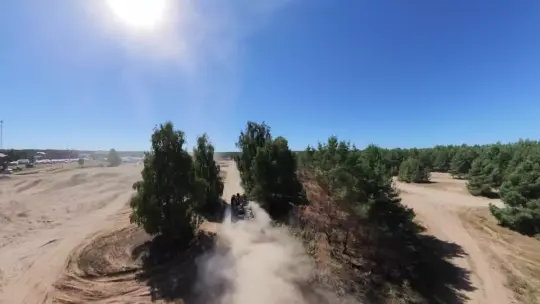 W Bornem Sulinowie zakończył się XXI Międzynarodowy Zlot Pojazdów Militarnych „Gąsienice i Podkowy” – tysiące uczestników, przejażdżki po tankodromie i wojskowa grochówka