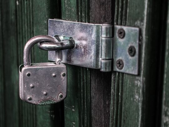 Awaryjne otwieranie mieszkań – jak wybrać uczciwą firmę?
