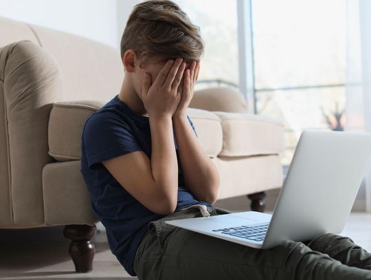 Bezpieczeństwo Dzieci w Internecie: Przewodnik po Cyfrowym Bezpieczeństwie dla Rodziców