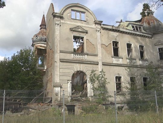 Biesiada królewska w cieniu ruin