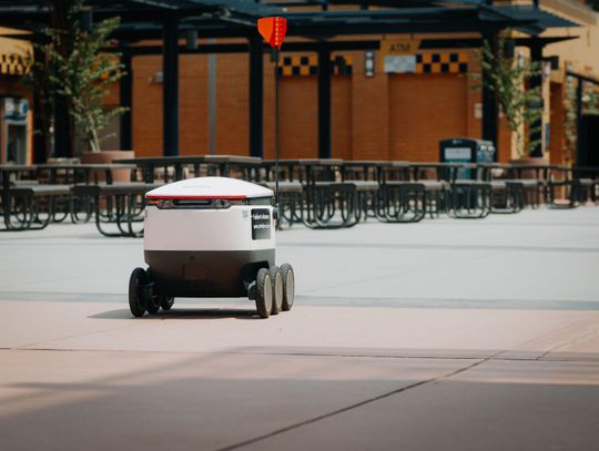 Brakuje pracowników? Jak roboty usługowe pomagają rozwiązać problemy kadrowe w hotelach i gastronomii