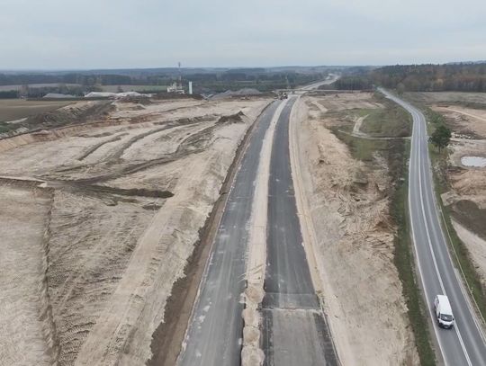 Budowa S11 Bobolice–Szczecinek przyspiesza. Zobacz październikowy film GDDKiA z lotu ptaka
