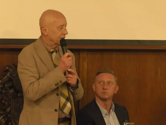 Burmistrz Szczecinka przyznał stypendia uczniom szkół podstawowych, średnich, artystycznych i studentom — dwie uczennice otrzymały nagrody specjalne