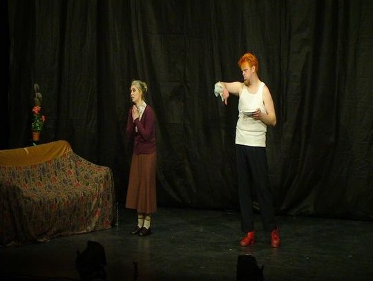 Hybryda na scenie