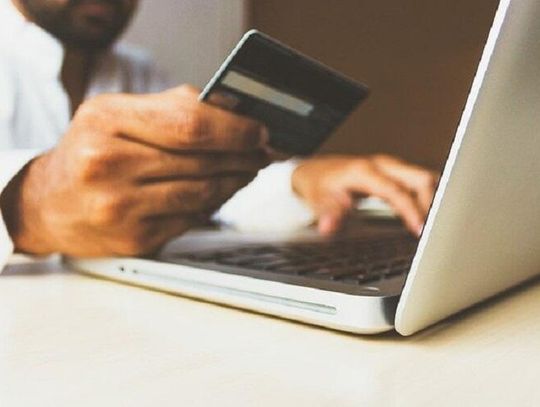 Jak kupować perfumy przez Internet, by nie dać się oszukać?