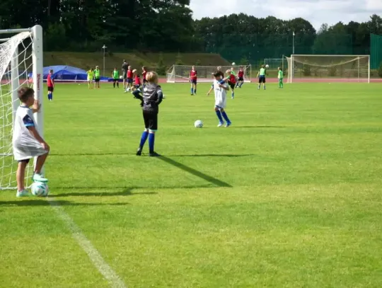 Kolejni młodzi piłkarze trenują na obiektach Powiatowego Centrum Sportu