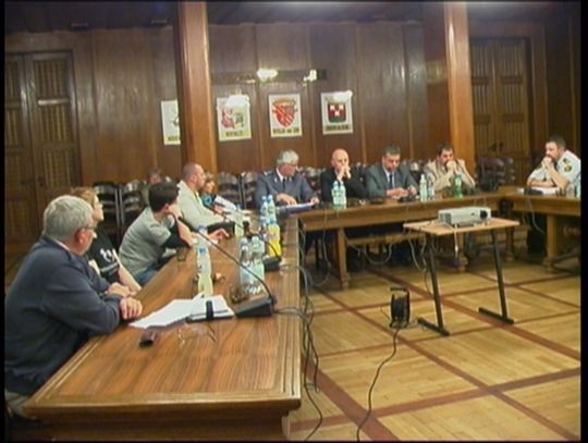Komisja przy otwartych drzwiach