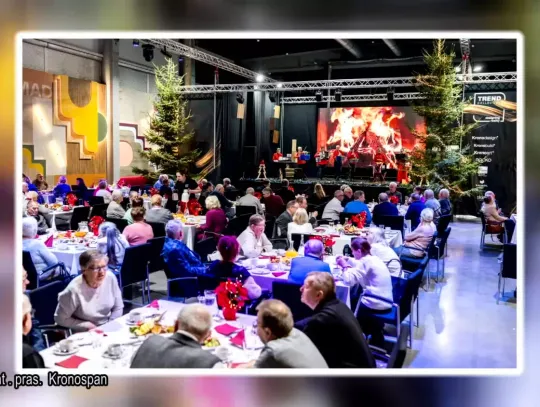 Kronospan w Szczecinku: blisko 120 emerytów spotkało się przy opłatku — koncert, błogosławieństwo i świąteczne bony