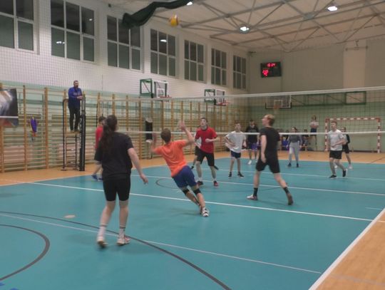 Mikołajkowy turniej siatkówki z udziałem reprezentacji internatów szkolnych szkół średnich