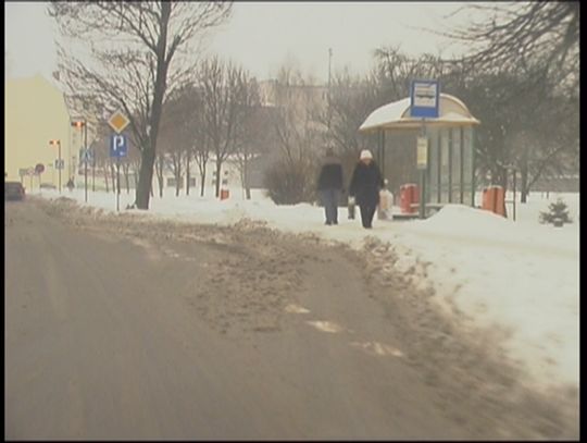Na drogach i chodnikach śnieg!