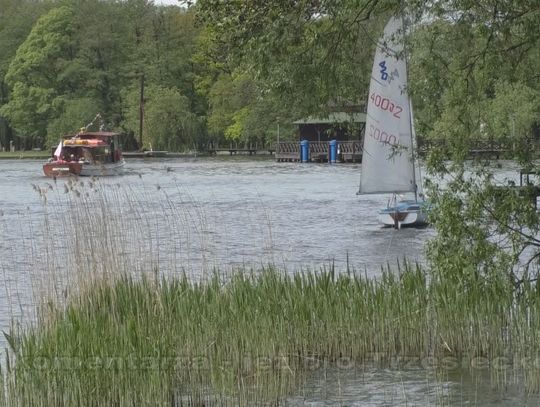 Nadjeziorny spacer w wolną niedzielę