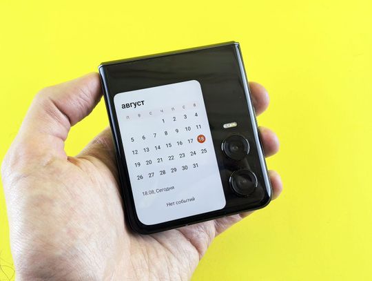 Naprawa po zalaniu Galaxy Z Flip6 – kiedy telefon można jeszcze uratować?