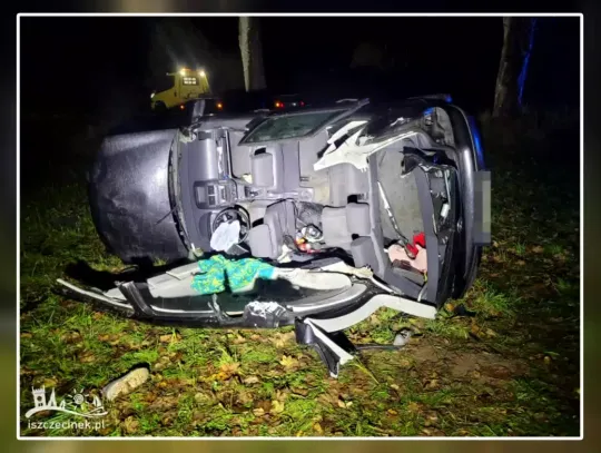 Ostropol, droga nr 172: Volkswagen Polo z pięcioma nastolatkami wypadł z jezdni i uderzył w drzewo — 16-latka i 15-latek zginęli; służby apelują o ostrożność na śliskich, jesiennych drogach Ostropol, droga nr 172: Volkswagen Polo z pięcioma nastolatkami wypadł z jezdni i uderzył w drzewo — 16-latka i 15-latek zginęli; służby apelują o ostrożność na śliskich, jesiennych drogach