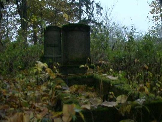 Pamietają o cmentarzach