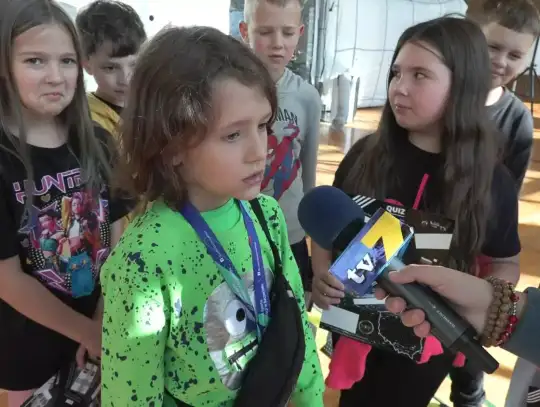 Pierwszoklasiści z SP7 w Szczecinku tworzą własny program TV — o pierwszych wrażeniach i komentarzach do polskiej misji po wizycie modułu POLARIS‑OPP