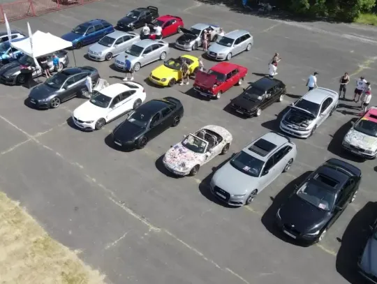 Piknik Lotniczy w Wilczych Laskach mimo kapryśnej pogody przyciągnął tłumy i potwierdził swoją rangę [WIDEO]