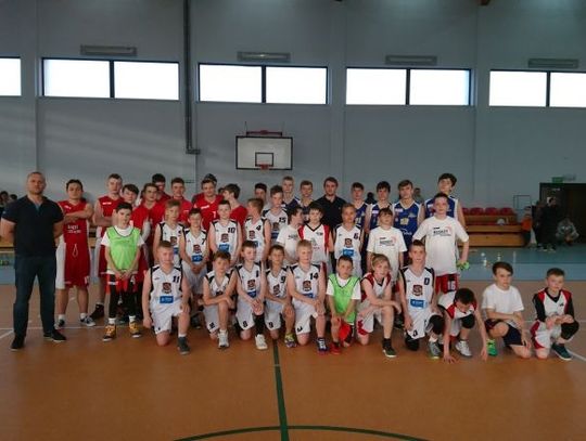 Pod koszem Emet Basket