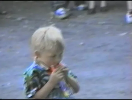 Pola i Maciek wracają do 1999 roku: Scena Letnia w miejskim parku i wsparcie Kormorana oraz Warty