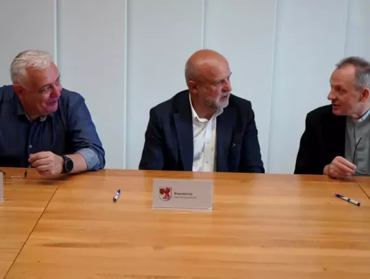 Powiat Szczecinecki inwestuje w przyszłość – 20 tys. zł na renowację zabytkowego stropu zakrystii kościoła pw. Narodzenia Najświętszej Maryi Panny