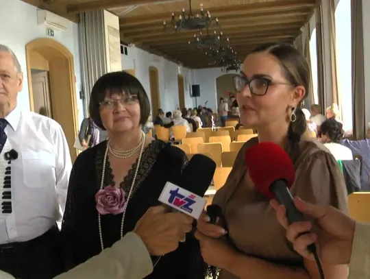 „Seniorzy – seniorom” w szczecineckim zamku. Koncert z melodiami dawnych lat poruszył publiczność
