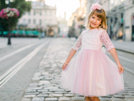 Sukienka maxi dla dziewczynki ? na jakie okazje sprawdzi się najlepiej?