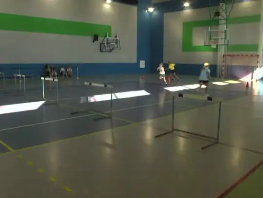 Szczecinek: Emet Basket, miasto i SP nr 6 zorganizowały Festiwal Gier i Zabaw Sportowych dla klas V — rywalizacja, integracja i złote medale dla wszystkich