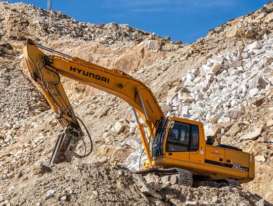 Zakuwanie Przewodów Hydraulicznych: Kluczowy Proces w Przemyśle i Hydraulice