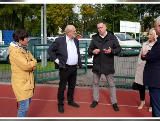 Zarząd Powiatu Szczecineckiego w terenie: postępy przy Branżowym Centrum Umiejętności przy ZST, modernizacja stadionu ZS nr 6 i zgoda na użyczenie hali dla PSP