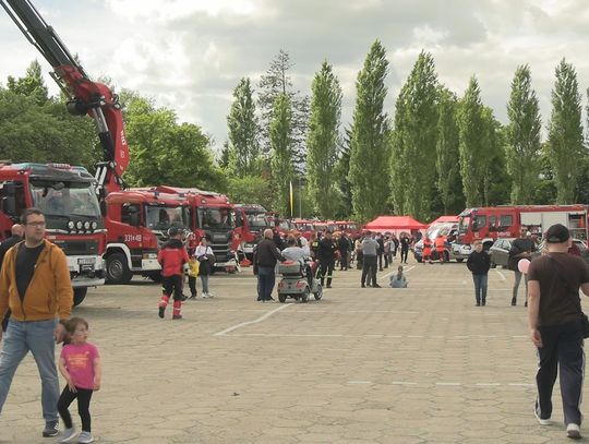 Życzenia, medale odznaczenia, nagrody i strażacki piknik