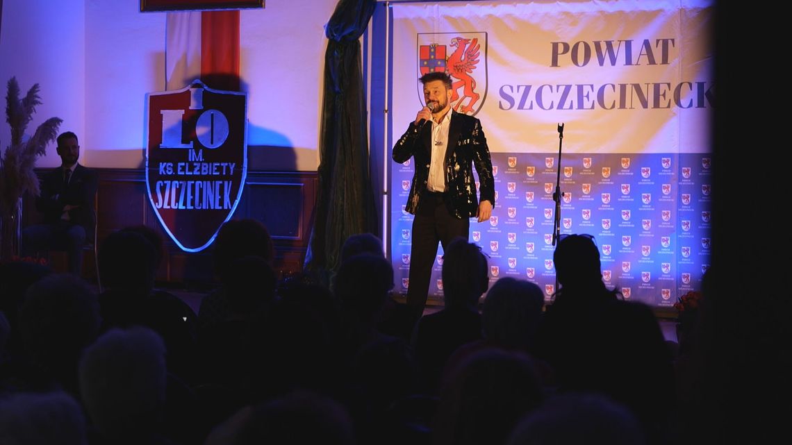 Grzegorz Wilk zaśpiewał szczecineckim pamniom 8 marca