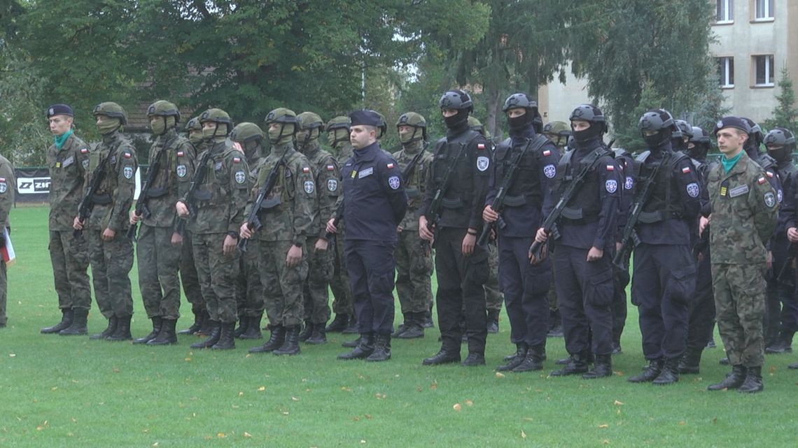 Kadeci złożyli slubowanie na sztandar szkolny. Wielka gala w Białym Borze.