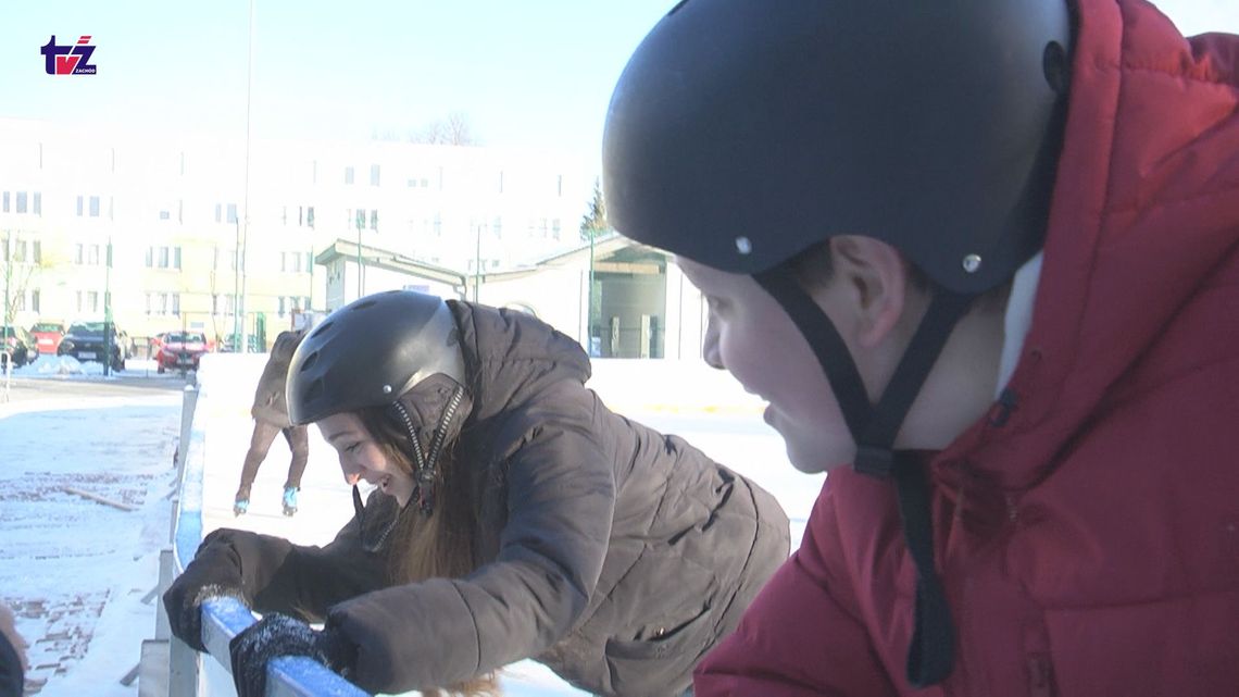 Lodowisko przy Ekonomiku w Szczecinku zaprasza na łyżwy