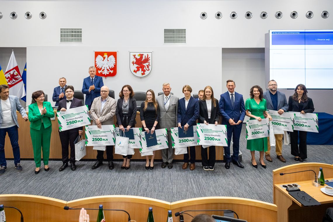 „Matura na 100 PROCENT”.  W gronie najlepszych zachodniopomorscy maturzyści