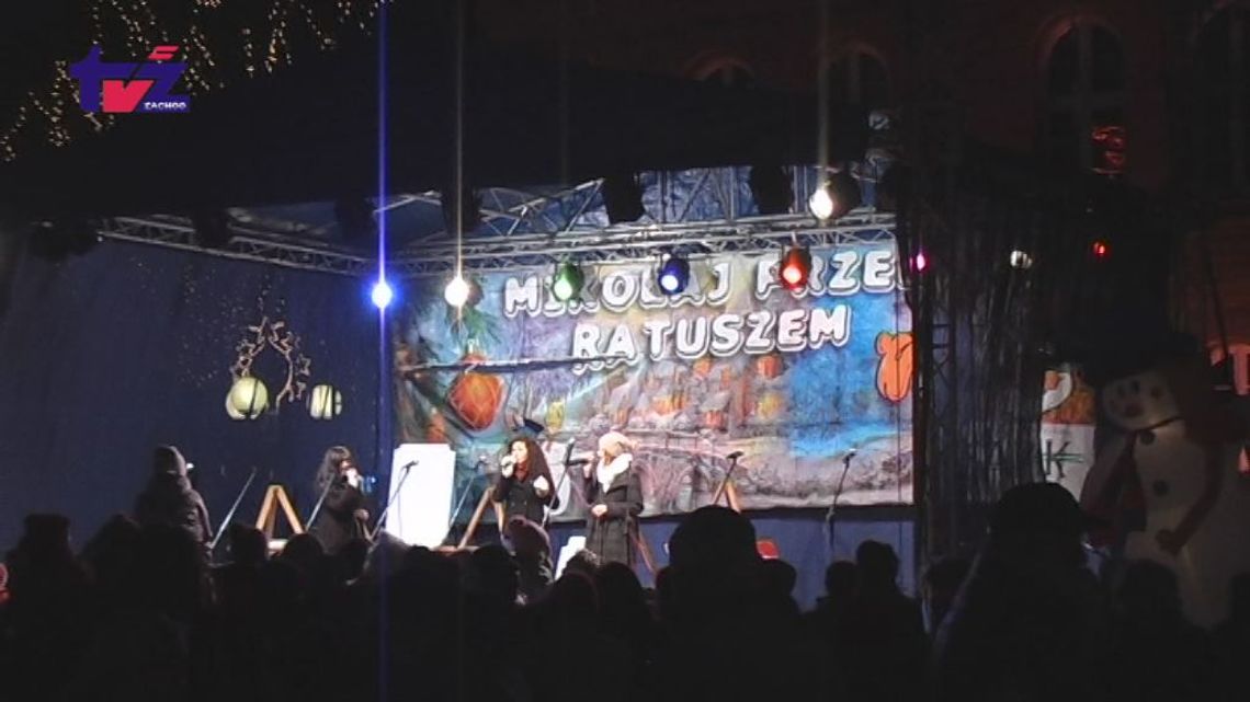 Mikołaj przed ratuszem
