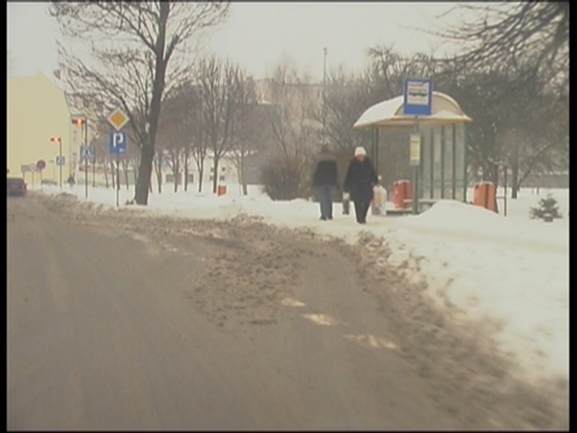 Na drogach i chodnikach śnieg!