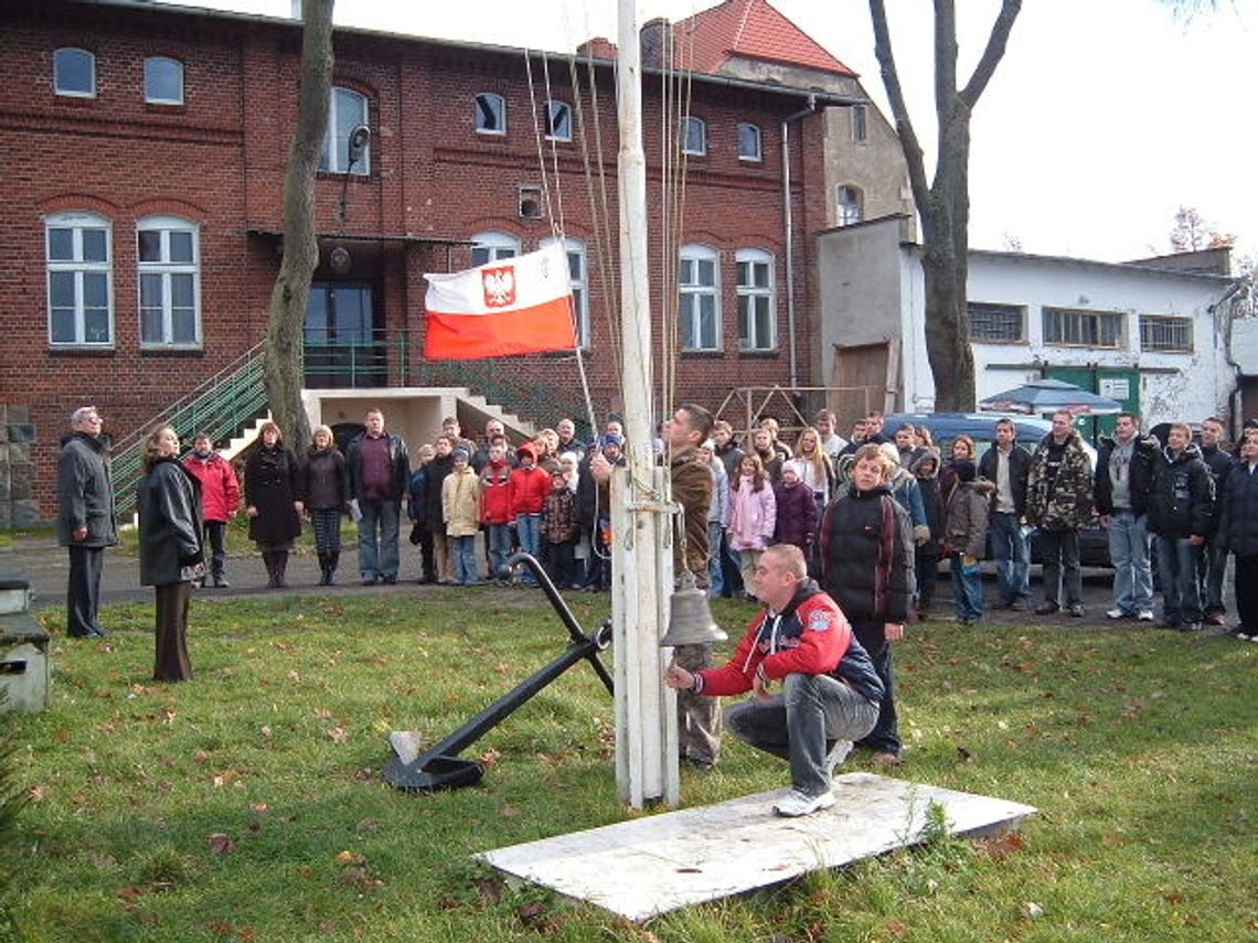 Opuścili banderę