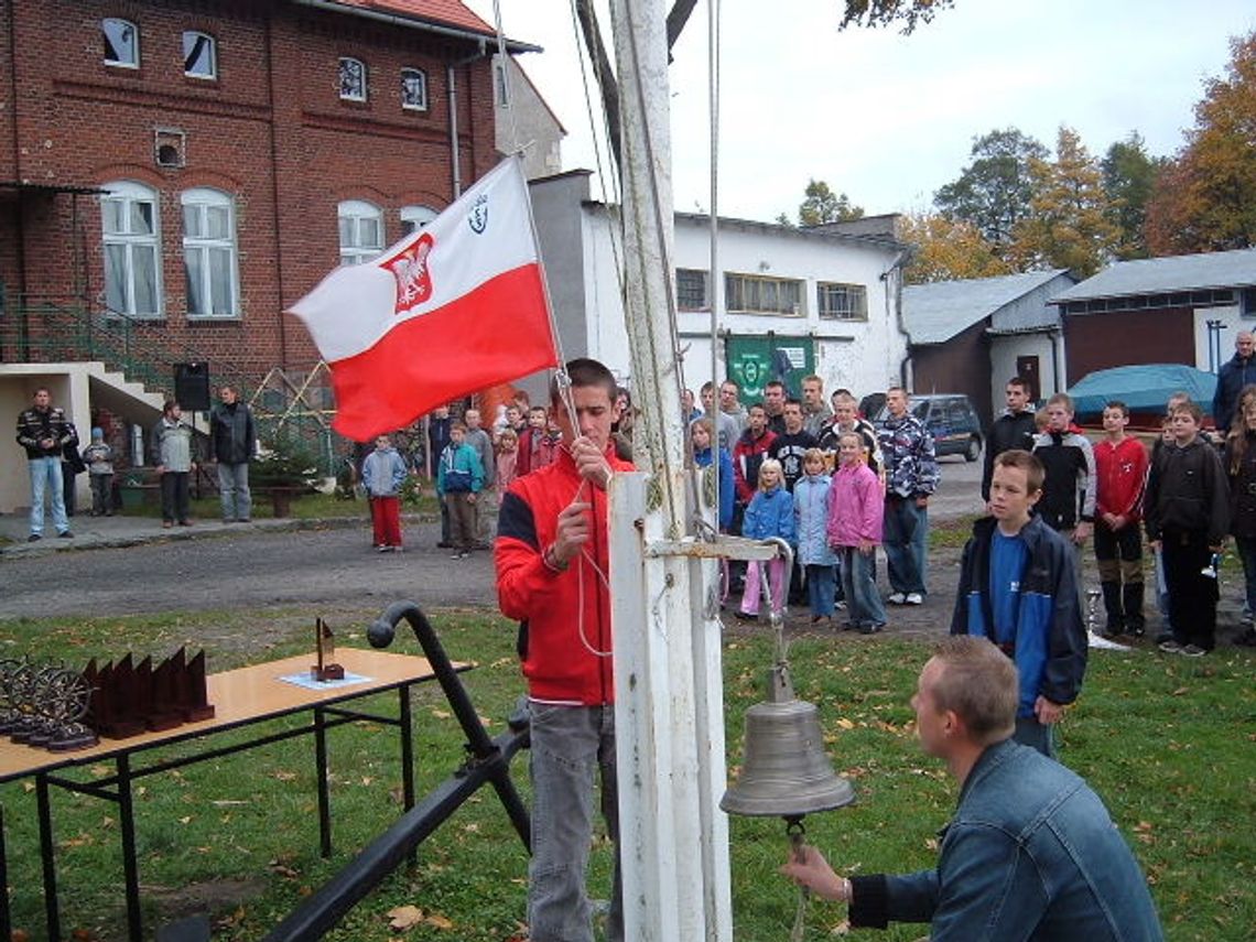 Opuścili banderę