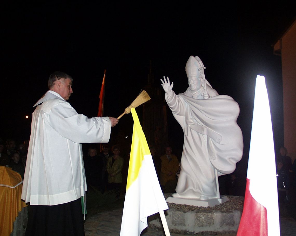 Papież ma pomnik