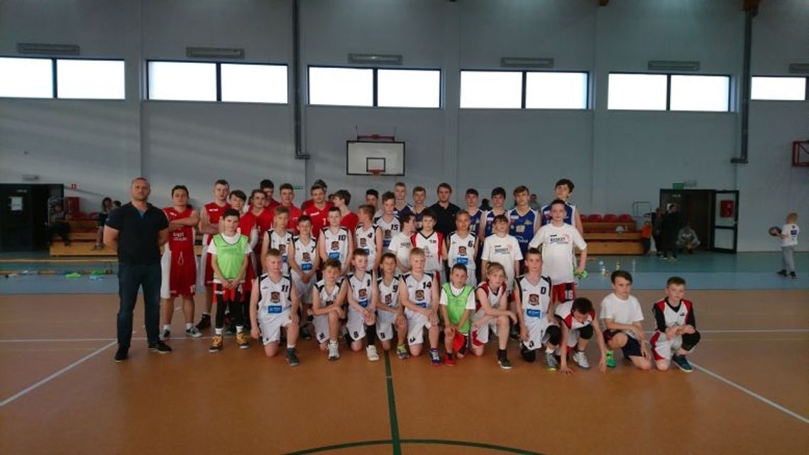 Pod koszem Emet Basket