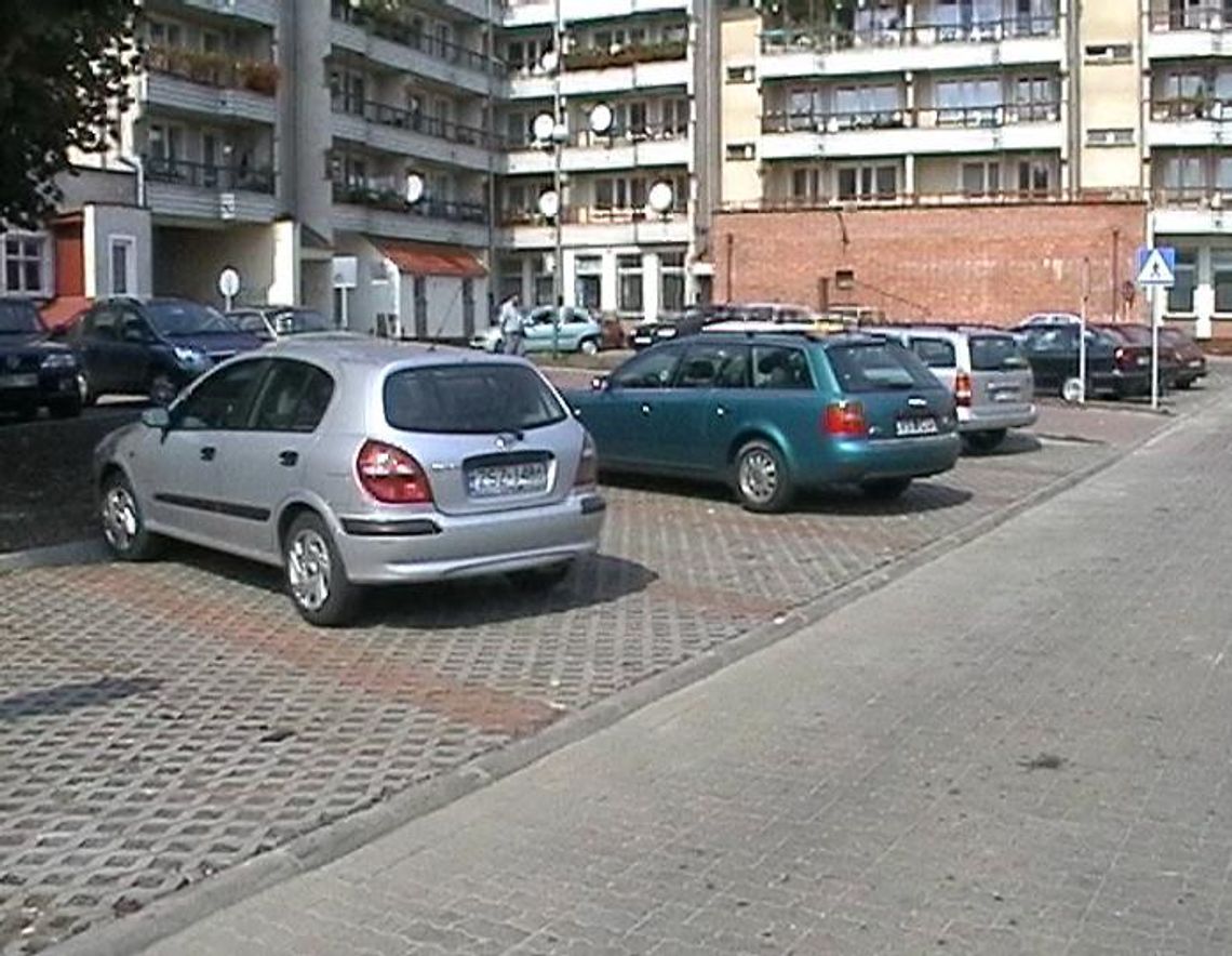 Przybywa parkingów