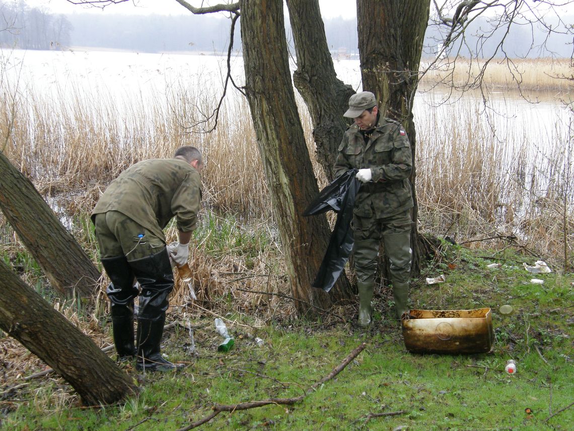 Sprzątanie jeziora