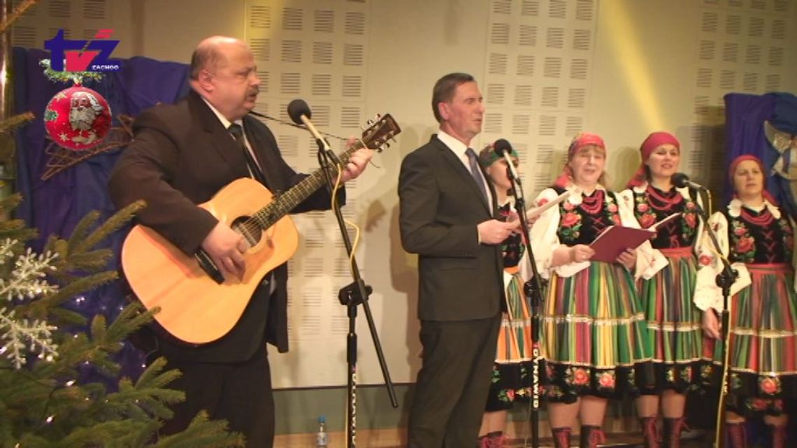 Wójt śpiewa kolędy