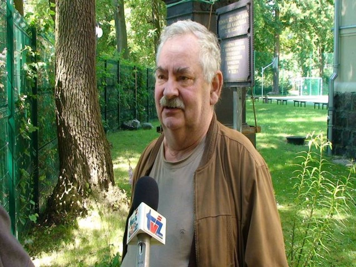 Wokół pomnika
