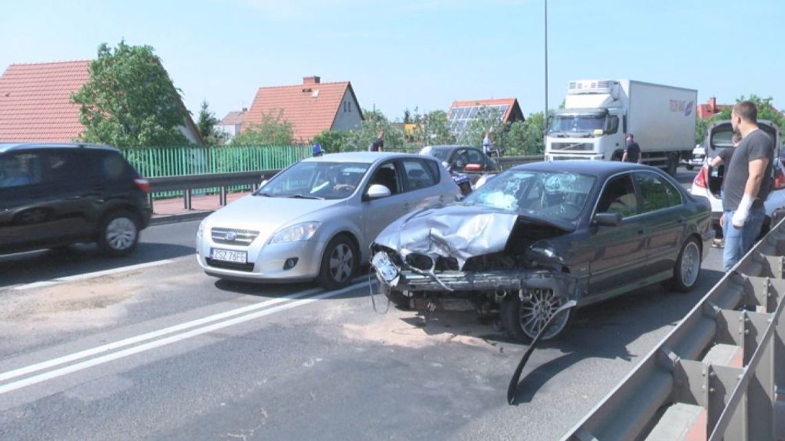 Zderzenie na wiadukcie